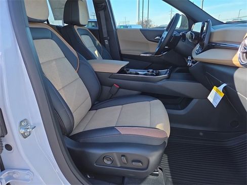 New 2026 Chevrolet Equinox ACTIV w/ Convenience Package III image 15