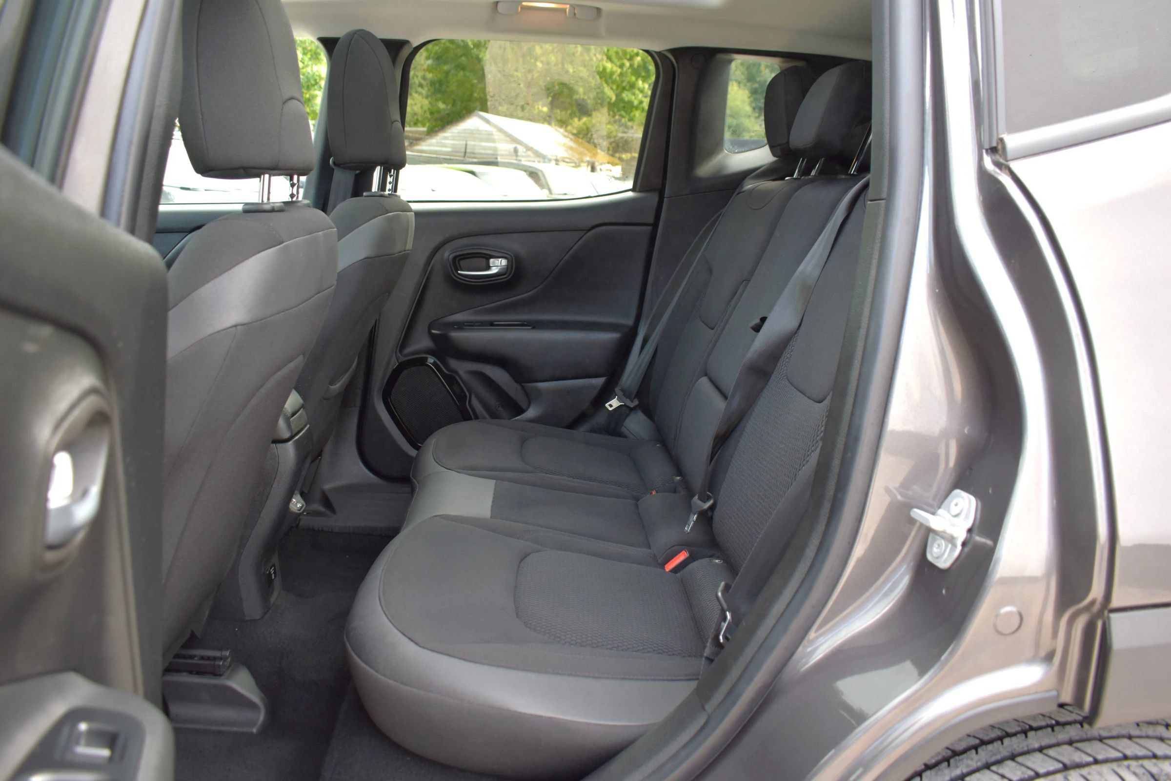 Used 2018 Jeep Renegade Altitude AWD/4WD image 28