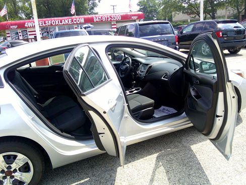 Used 2017 Chevrolet Cruze LS image 9