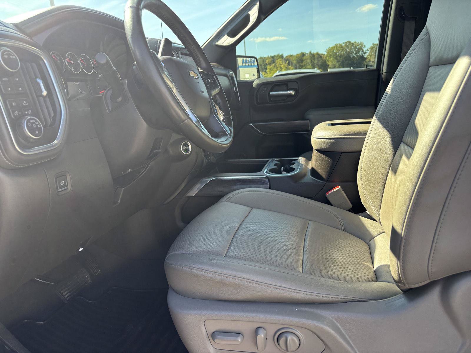 Used 2021 Chevrolet Silverado 1500 LTZ AWD/4WD image 11