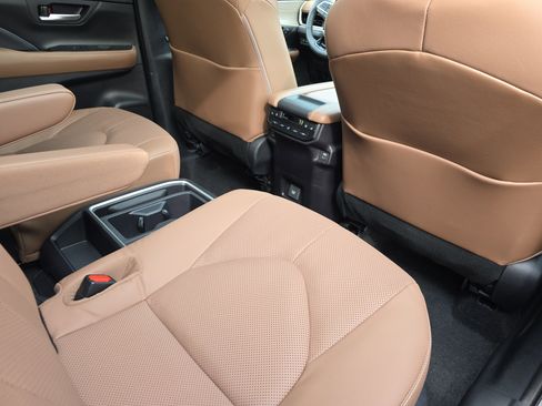 Certified 2025 Toyota Grand Highlander AWD image 11