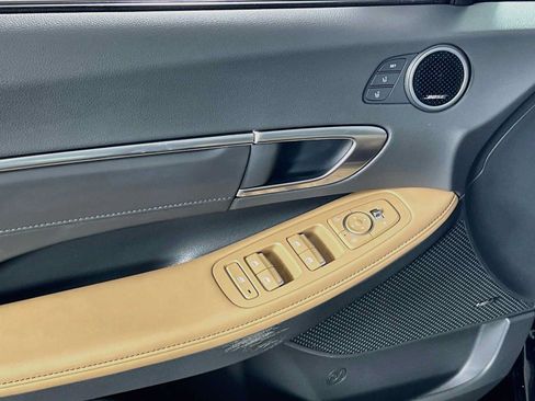 Certified 2023 Hyundai Sonata Limited w/ Preferred Accessory Package FWD image 18