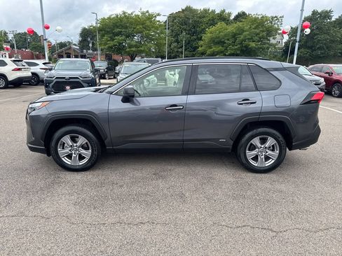 Used 2025 Toyota RAV4 LE AWD/4WD image 4