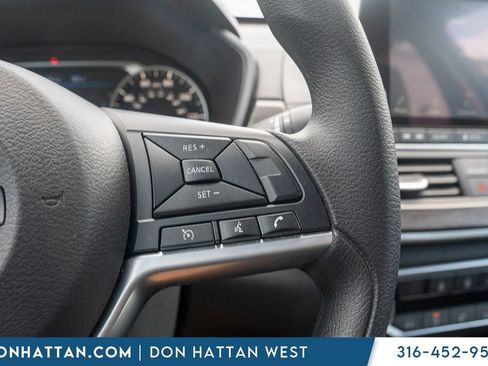 Used 2025 Nissan Altima 2.5 SV FWD image 15