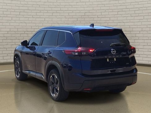 Used 2024 Nissan Rogue SV FWD image 7