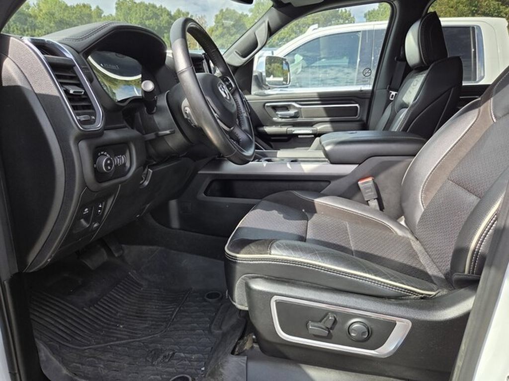 Used 2024 RAM 1500 Laramie AWD/4WD image 5
