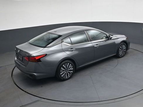 Used 2024 Nissan Altima 2.5 SV FWD image 25