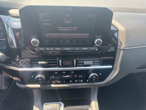 Used 2022 Nissan Pathfinder SV image 11