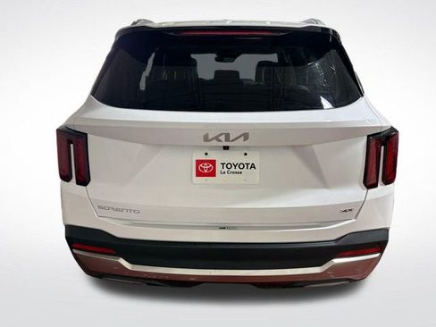 Used 2024 Kia Sorento S w/ Panoramic Sunroof Package image 4