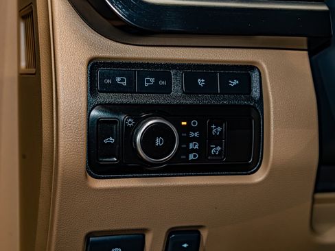 Used 2023 Ford F250 Lariat w/ Lariat Ultimate Package AWD/4WD image 16