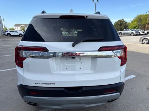 Used 2023 GMC Acadia SLE w/ Driver Convenience Package FWD image 4