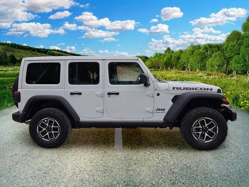 Used 2024 Jeep Wrangler Unlimited Rubicon AWD/4WD image 7