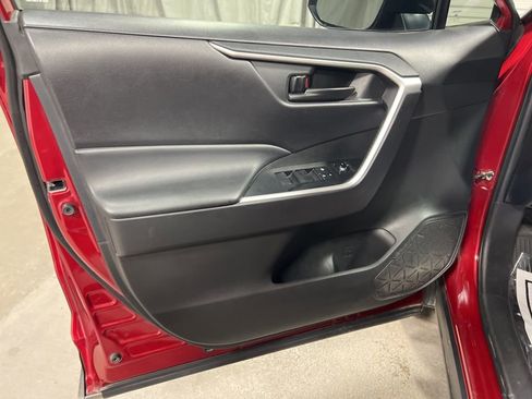 Used 2022 Toyota RAV4 LE image 19