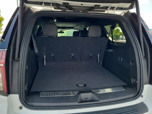 Used 2021 Chevrolet Suburban RST RWD image 6