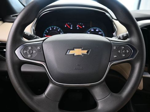 Used 2023 Chevrolet Traverse LS image 26
