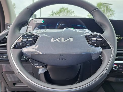 New 2025 Kia Niro EX Touring image 9