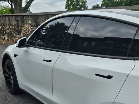 Used 2022 Tesla Model Y Long Range AWD/4WD image 24