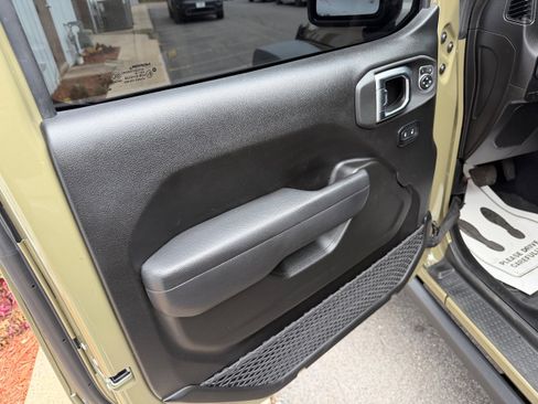 Certified 2025 Jeep Wrangler Willys image 13