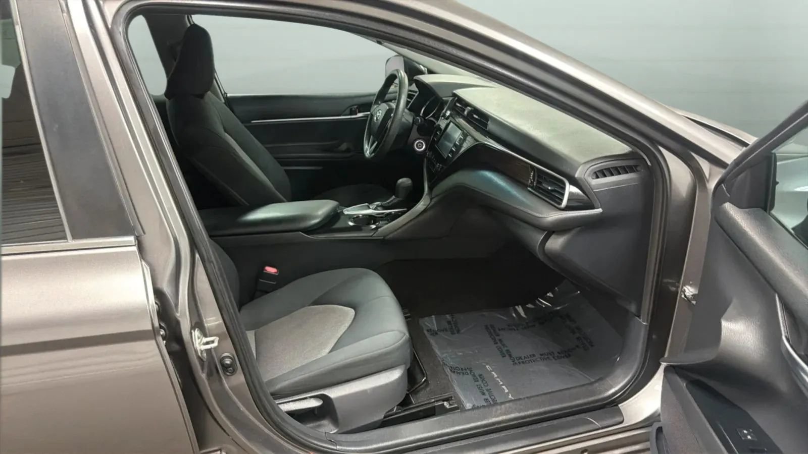 Used 2019 Toyota Camry LE FWD image 21