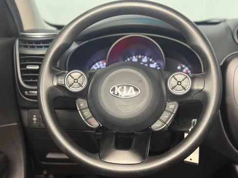 Used 2017 Kia Soul + FWD image 11