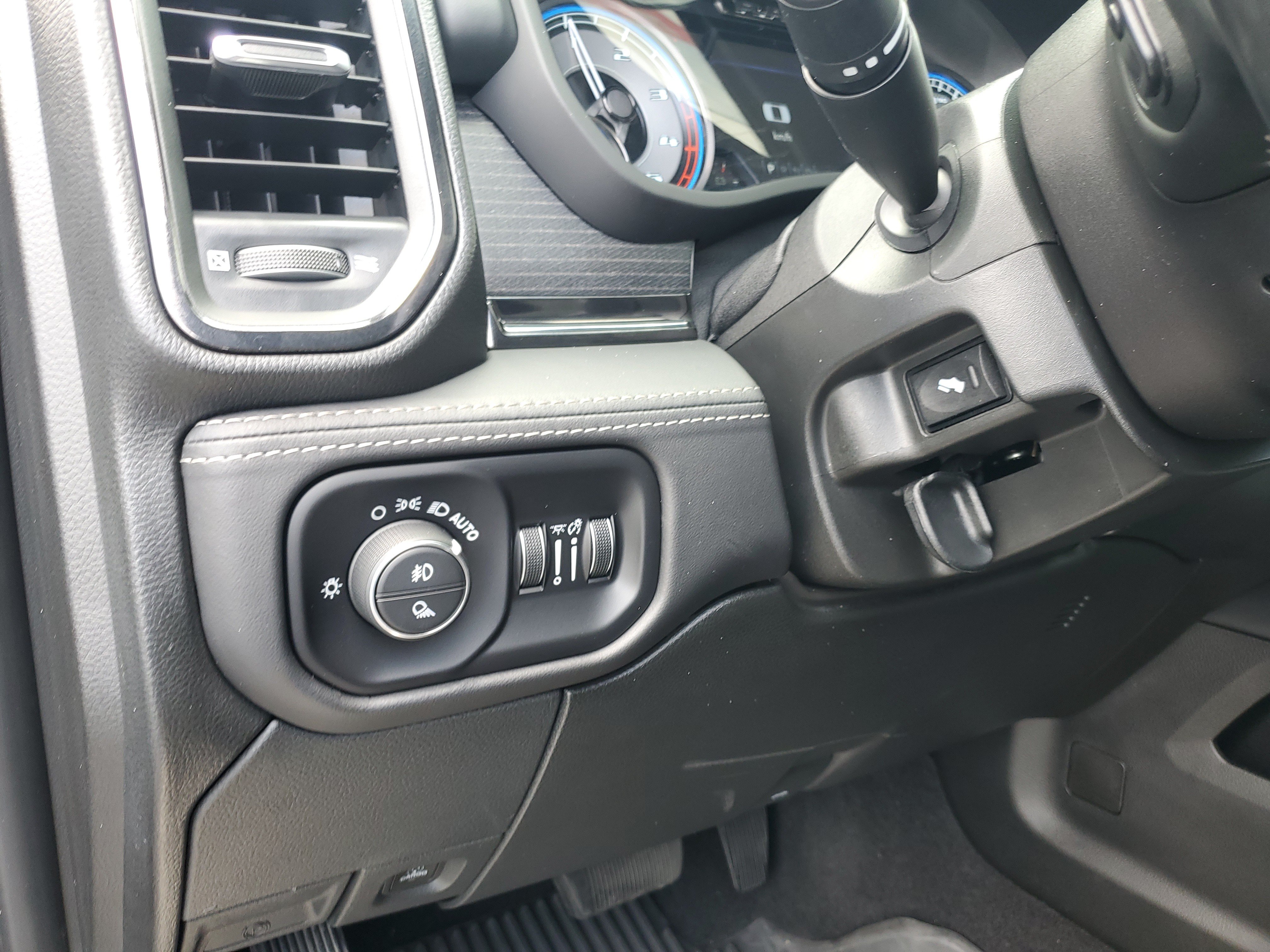 Used 2022 RAM 3500 Limited w/ Max Tow Package AWD/4WD image 12