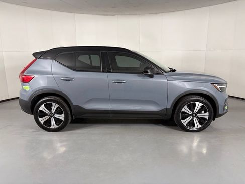 Used 2023 Volvo XC40 Recharge Core AWD/4WD image 9