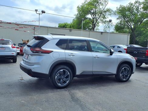 Used 2025 Nissan Rogue SV FWD image 20