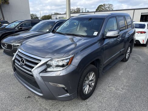 Used 2017 Lexus GX 460 image 4