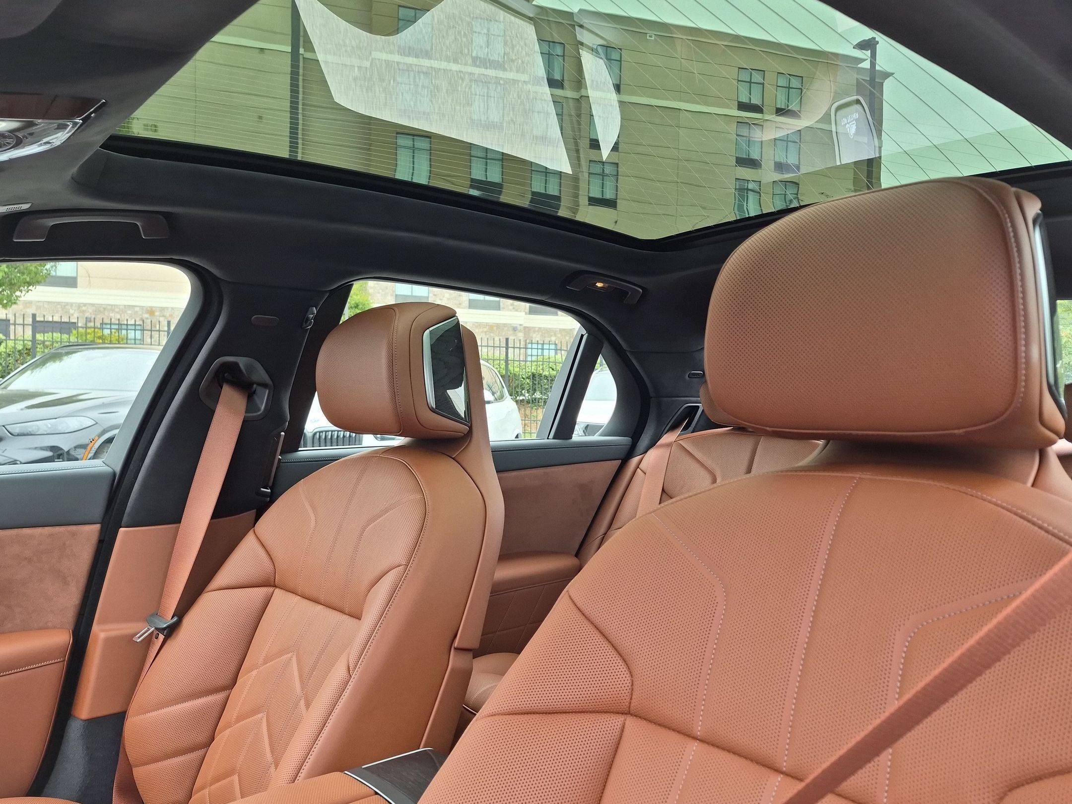 New 2027 BMW 740i w/ Executive Package RWD image 17