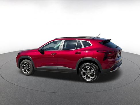Used 2025 Chevrolet Trax LT FWD image 10
