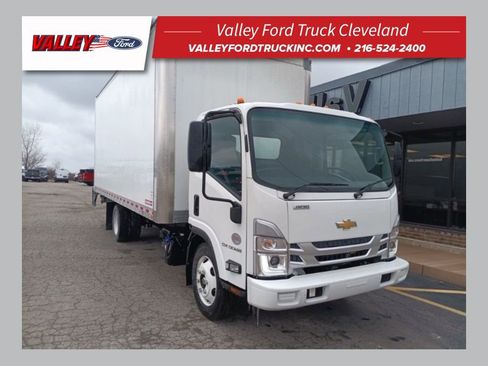 Used 2023 Chevrolet Low Cab Forward 5500XD image 1