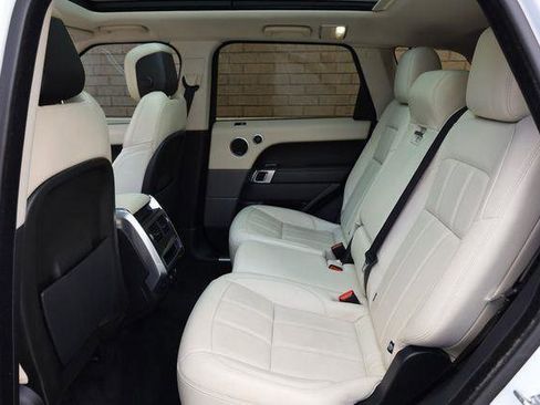 Used 2018 Land Rover Range Rover Sport HSE image 21