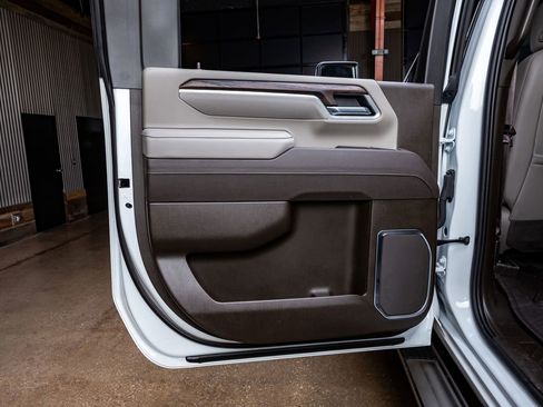 Used 2025 GMC Sierra 2500 SLT image 38