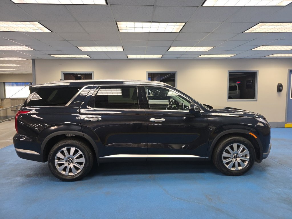 Used 2025 Hyundai Palisade SEL FWD image 2