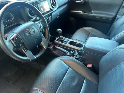 Certified 2019 Toyota Tacoma TRD Sport AWD/4WD image 12