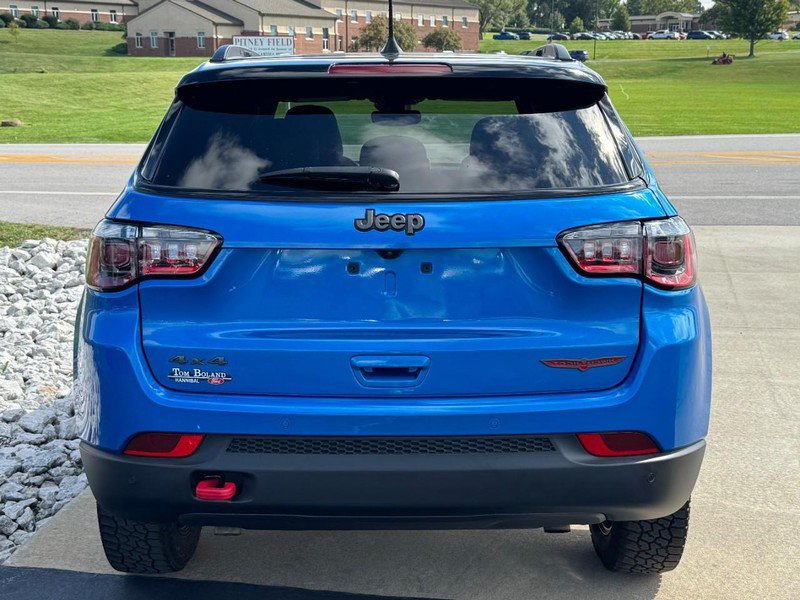 Used 2025 Jeep Compass Trailhawk AWD/4WD image 4