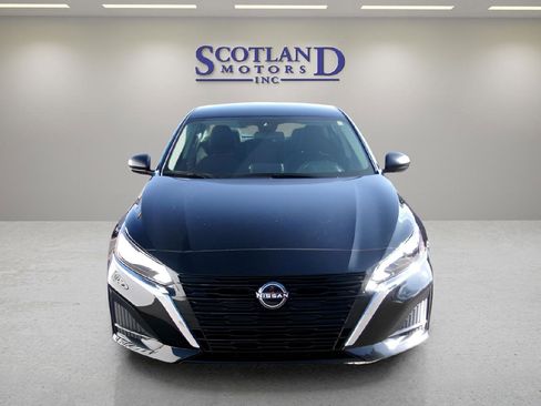 Used 2025 Nissan Altima 2.5 SV image 3
