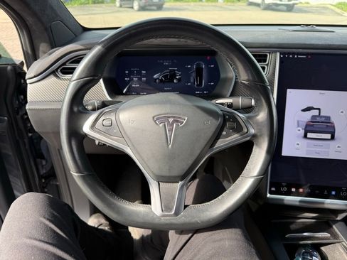 Used 2017 Tesla Model X 75D image 6