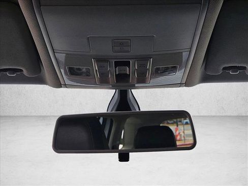 Used 2019 Volkswagen Tiguan SE image 19