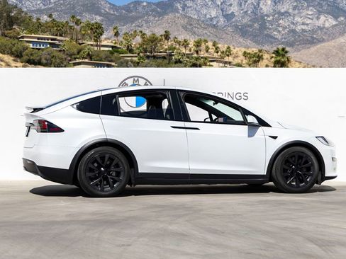 Used 2023 Tesla Model X AWD/4WD image 5