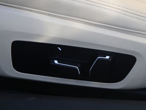 Used 2025 BMW 230i Coupe w/ Convenience Package image 28