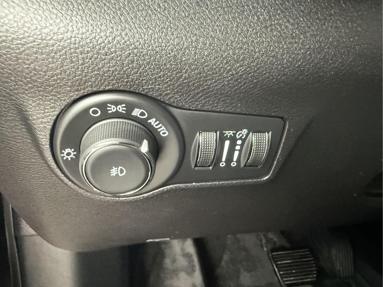 Used 2024 Jeep Compass Latitude AWD/4WD image 15