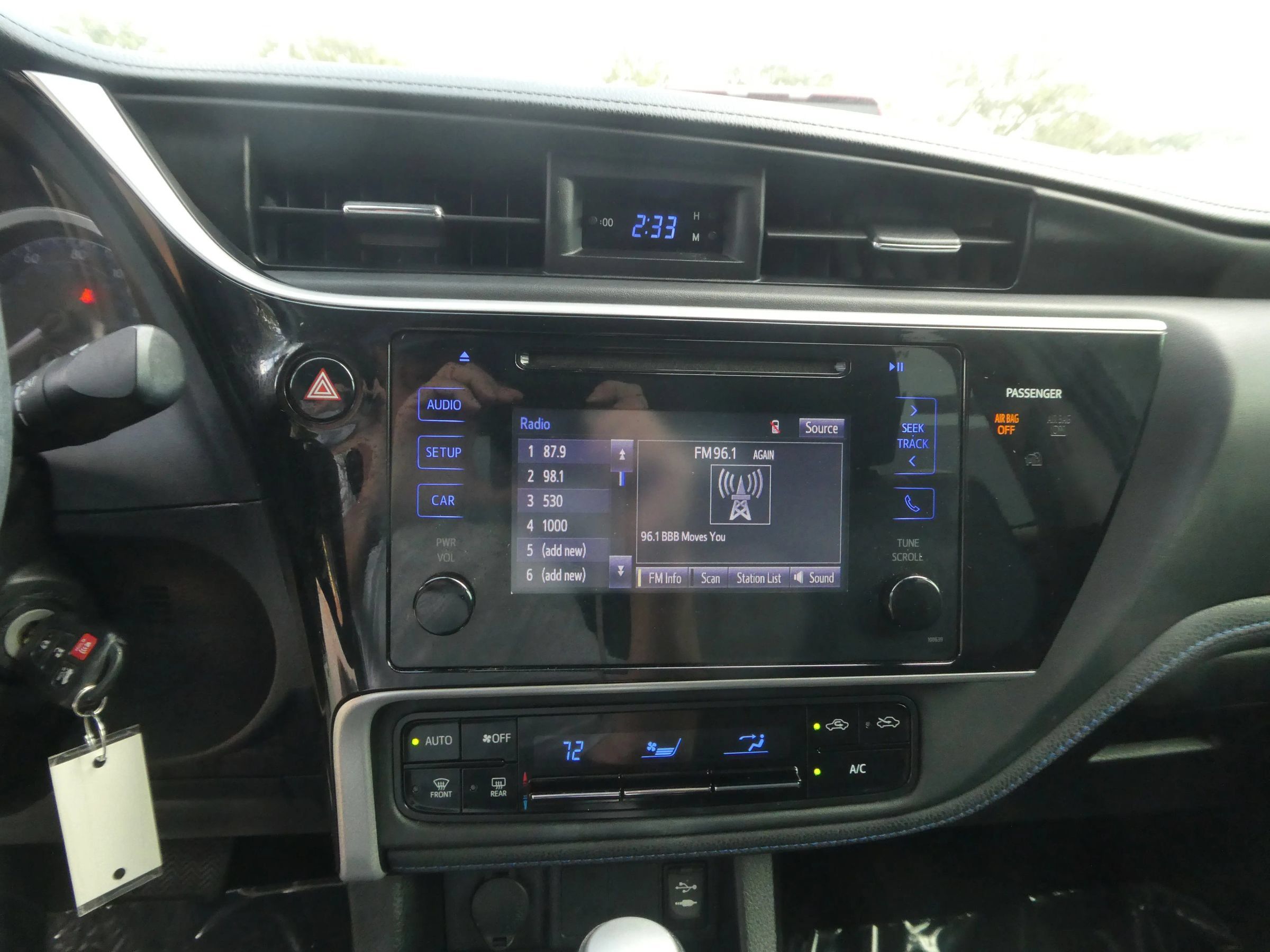 Used 2017 Toyota Corolla SE FWD image 19