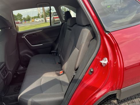 Used 2025 Toyota RAV4 LE AWD/4WD image 22