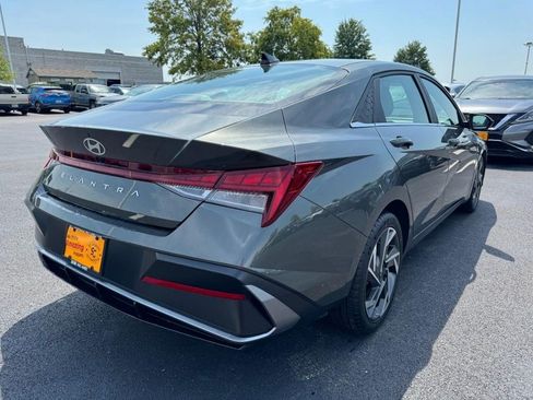 Certified 2024 Hyundai Elantra SEL w/ Convenience Package FWD image 3