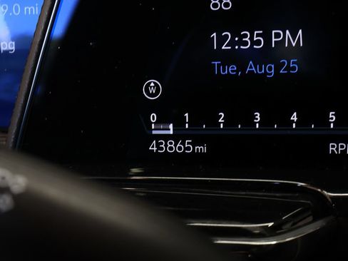 Used 2023 Cadillac Escalade Sport w/ LPO, ONYX Package AWD/4WD image 33