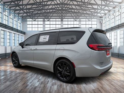 New 2026 Chrysler Pacifica Select w/ S Appearance Package image 6