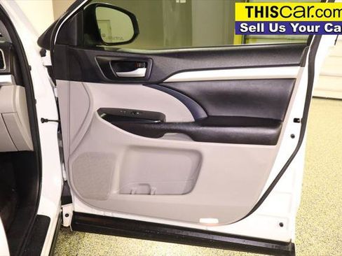 Used 2016 Toyota Highlander XLE w/ Preferred Accessory Package FWD image 35