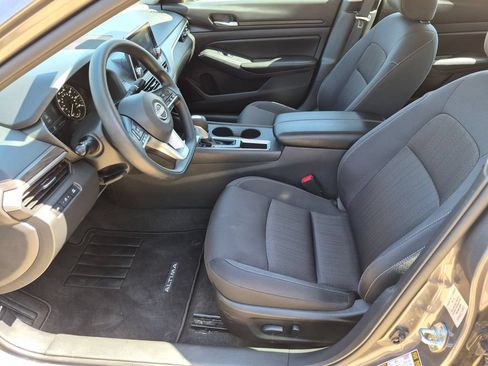 Used 2025 Nissan Altima 2.5 SV FWD image 24