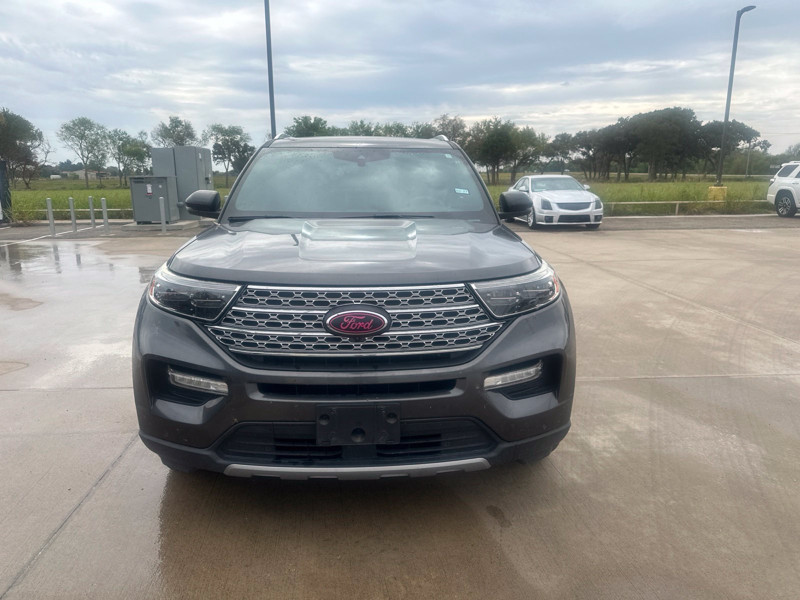 Used 2020 Ford Explorer Limited RWD image 2